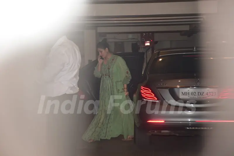 Kareena Kapoor Khan snapped outside her residence