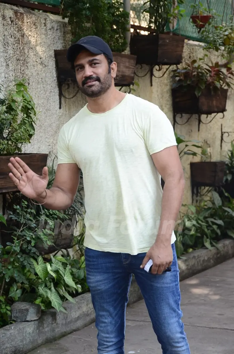 Sharad Kelkar snapped at dubbing studio in Juhu