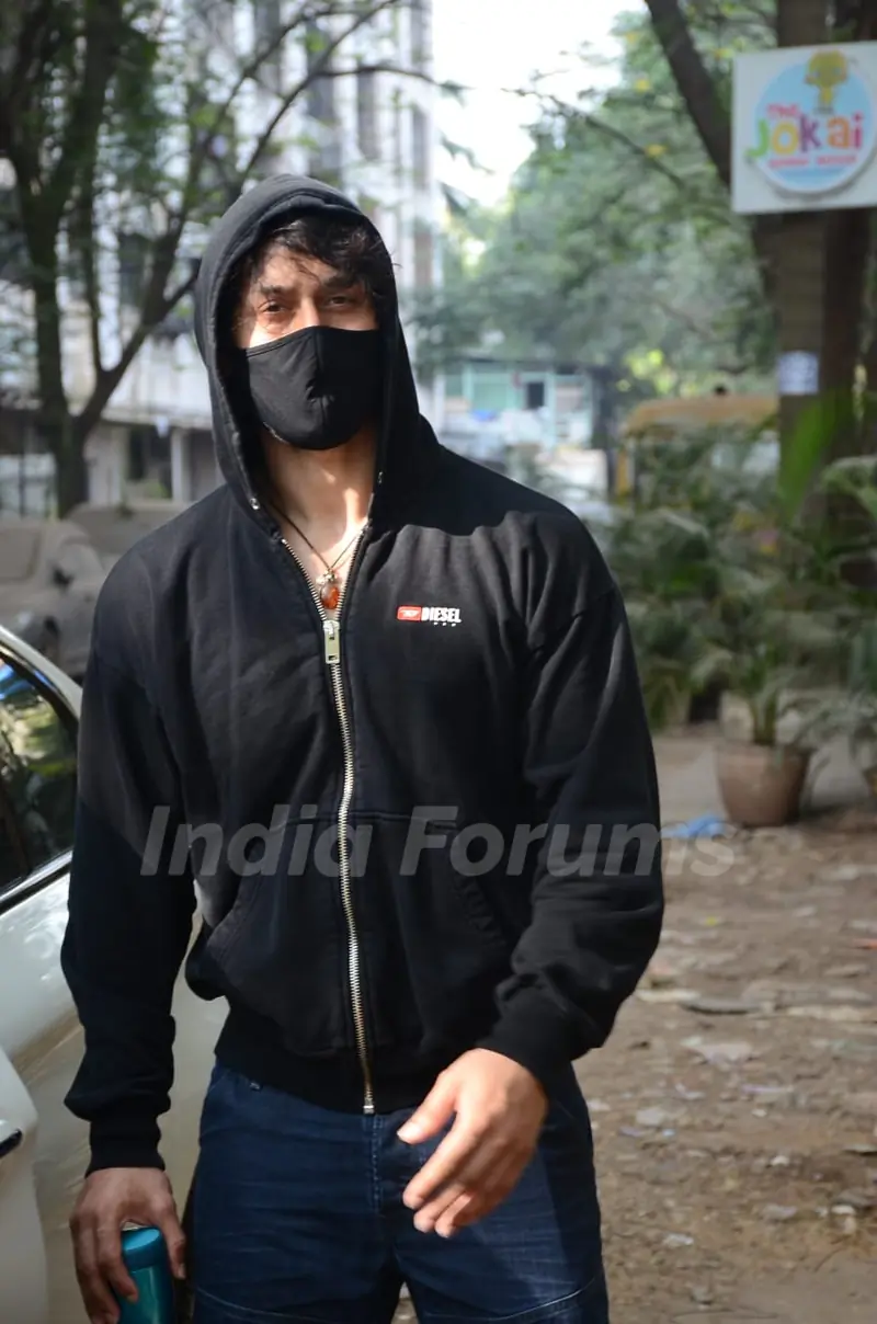 Tiger Shroff snapped at Avdesh studio in Juhu