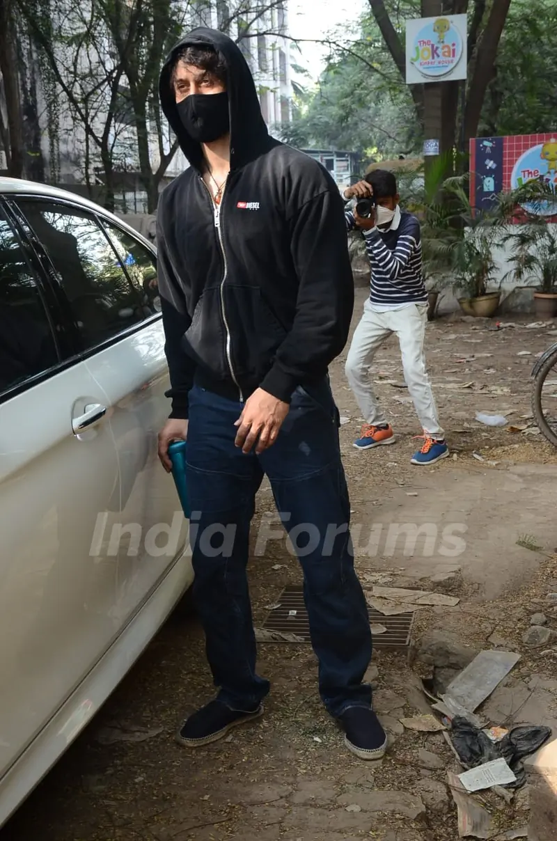 Tiger Shroff snapped at Avdesh studio in Juhu