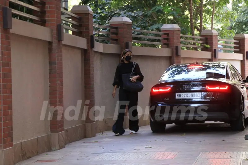 Aisha Sharma snapped in Bandra