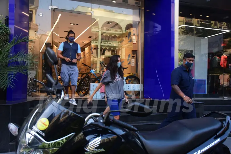 Farhan Akhtar and Shibani Dandekar snapped around the town