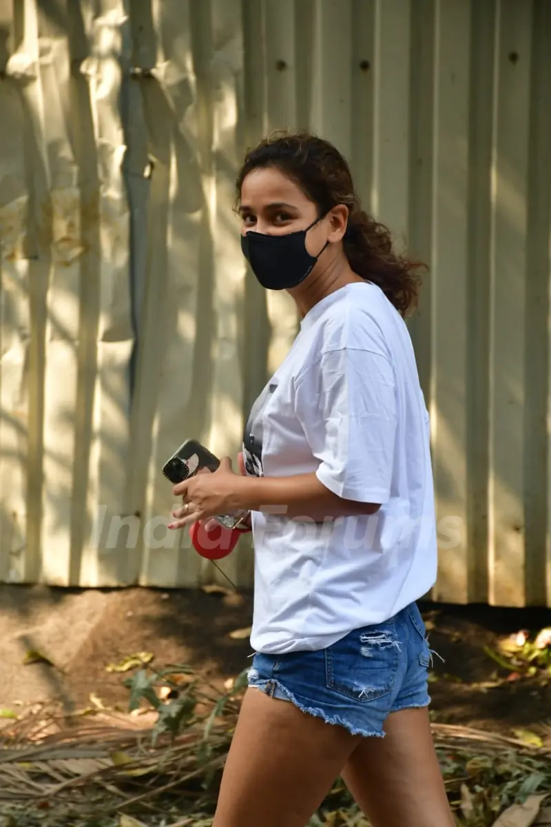 Aisha Sharma snapped at Bandra