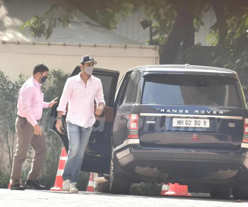 Ranbir Kapoor snapped at YRF studio, Andheri