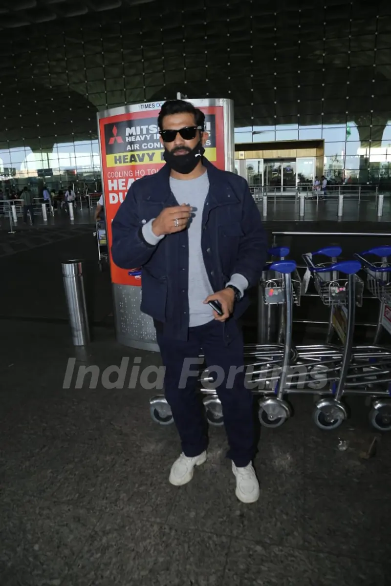 Sohum Shah snapped at airport!