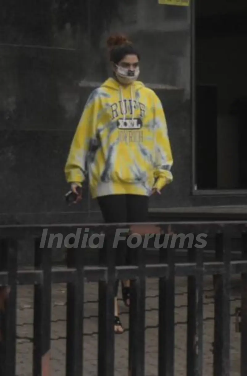 Khushi Kapoor snapped at Santacruz
