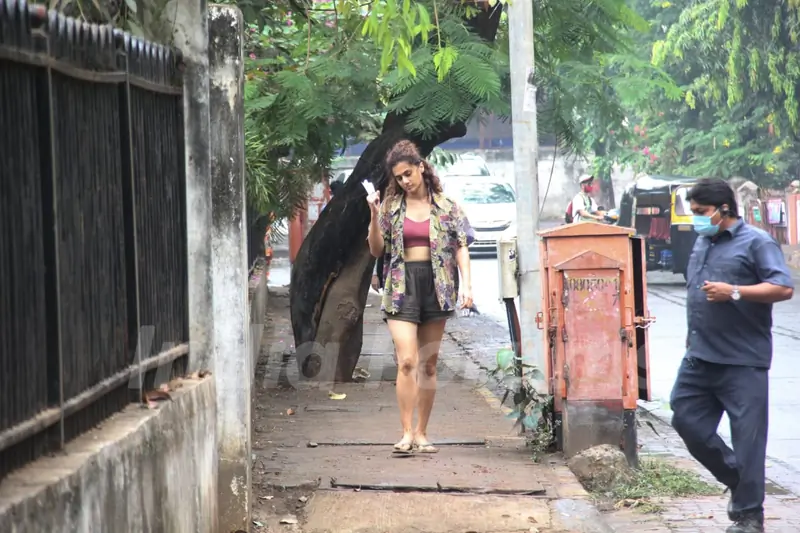 Taapsee Pannu snapped at shoot location in Bandra