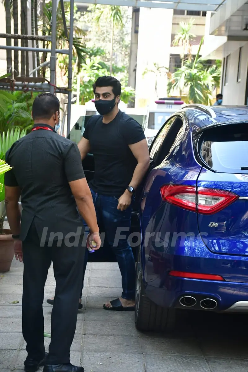 Arjun Kapoor snapped with sister Anshula Kapoor at Hinduja hospital, Khar
