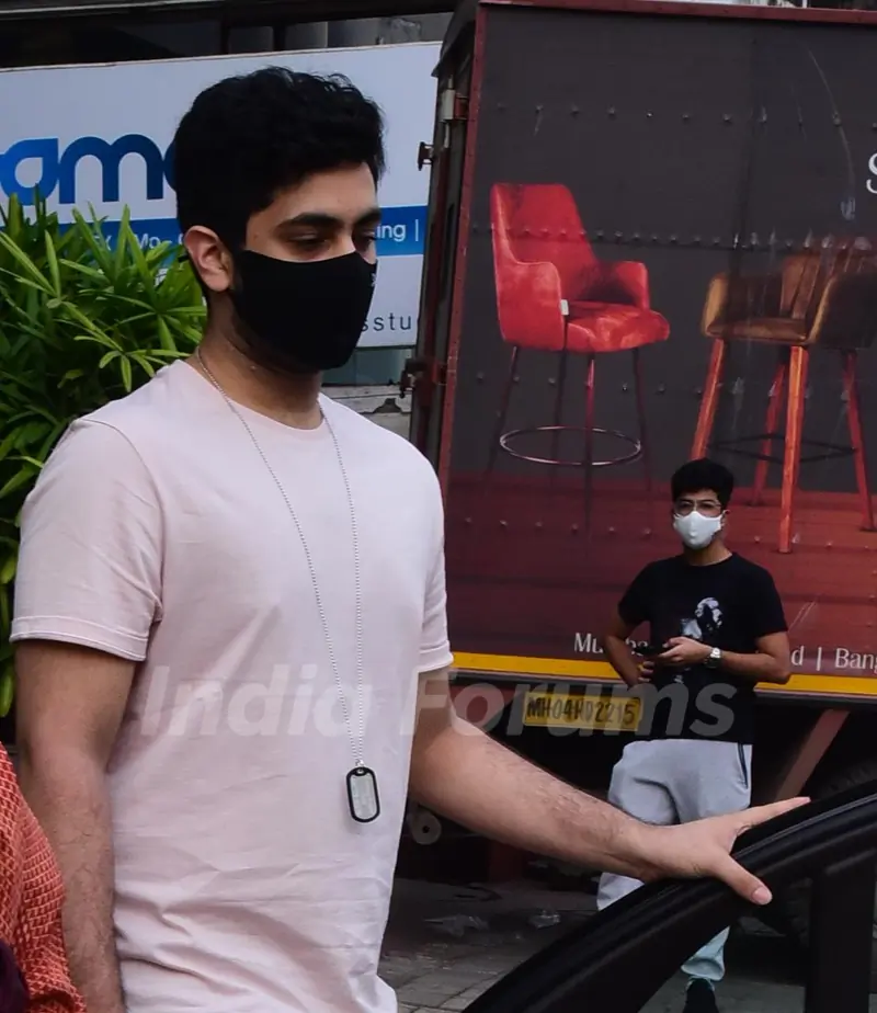 Jaya Bachchan with grandson snapped at Santacruz