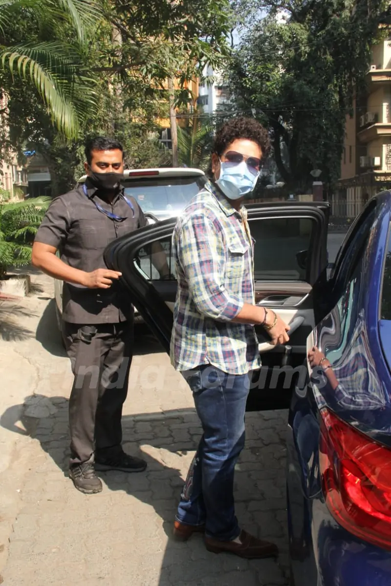 Sachin Tendulkar spotted outside clinic in Bandra