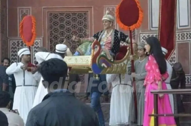 Akshay Kumar and Sara Ali Khan snapped at sets of Atrangi Re...