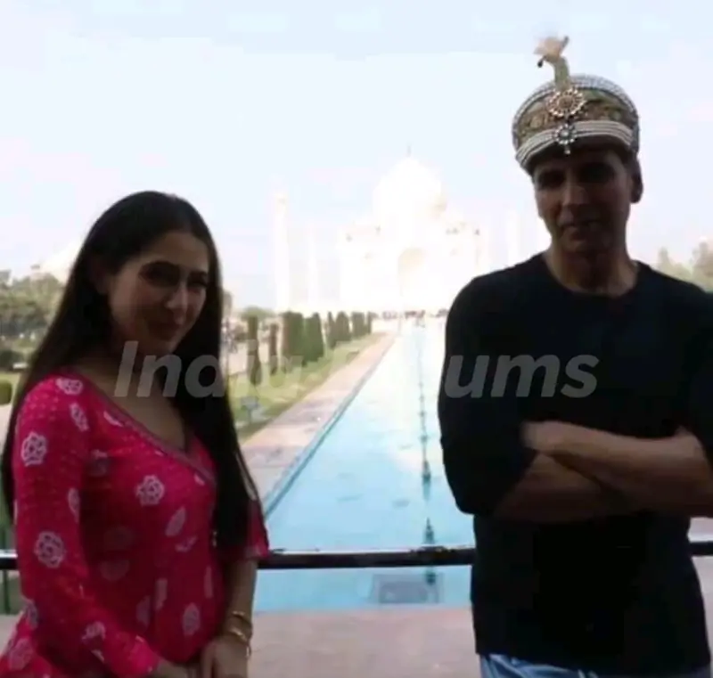 Akshay Kumar and Sara Ali Khan snapped at sets of Atrangi Re...