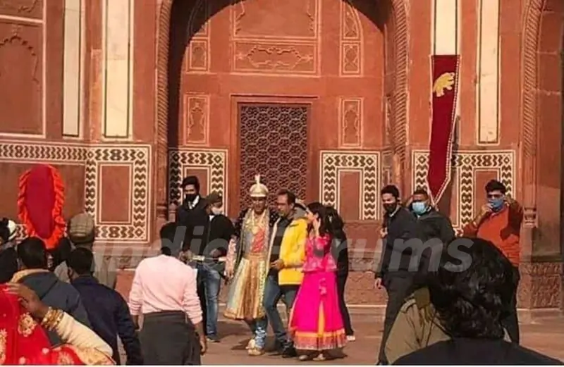 Akshay Kumar and Sara Ali Khan snapped at sets of Atrangi Re...