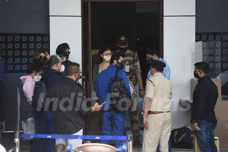 Alia Bhatt, Ranbir Kapoor snapped at Kalina airport