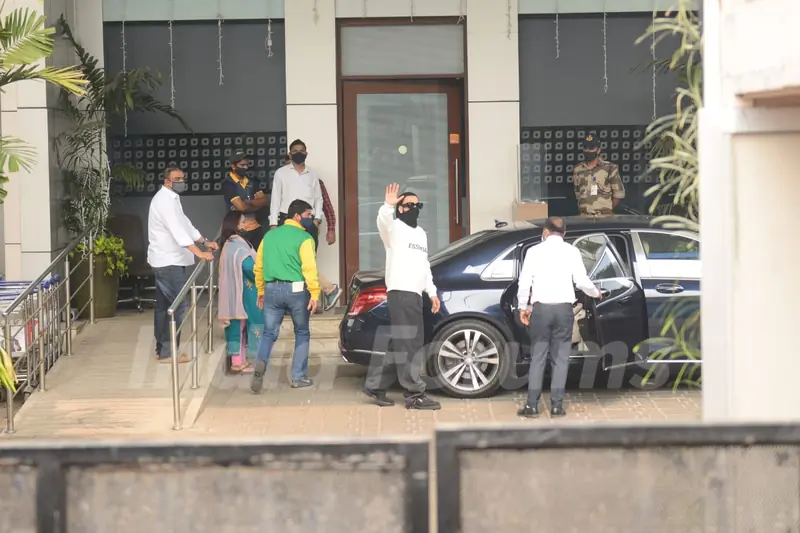 Ranveer Singh and Deepika Padukone return from New Year vacation!