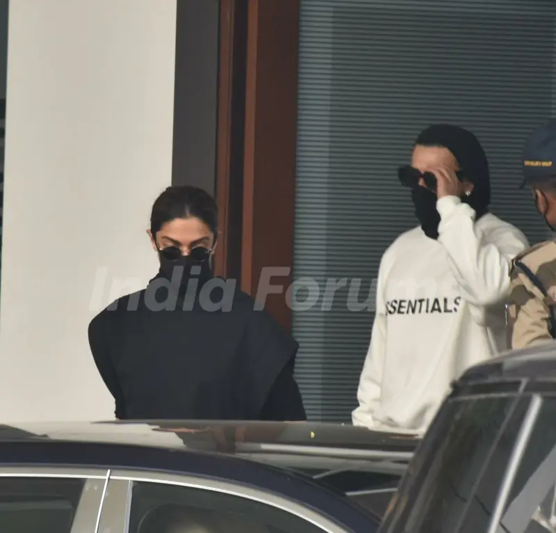 Ranveer Singh and Deepika Padukone return from New Year vacation!