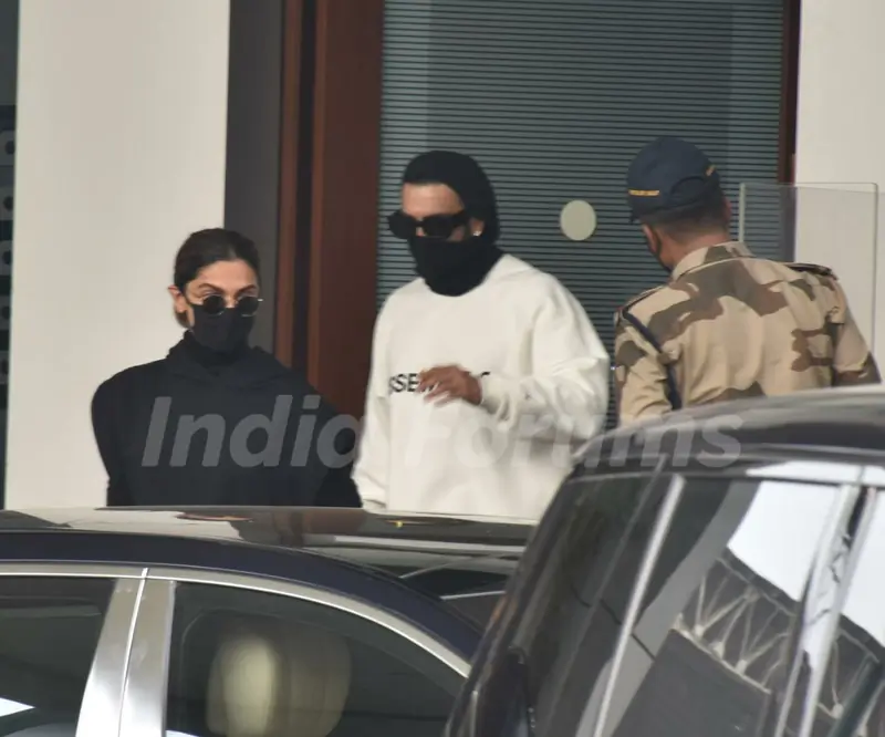 Ranveer Singh and Deepika Padukone return from New Year vacation!