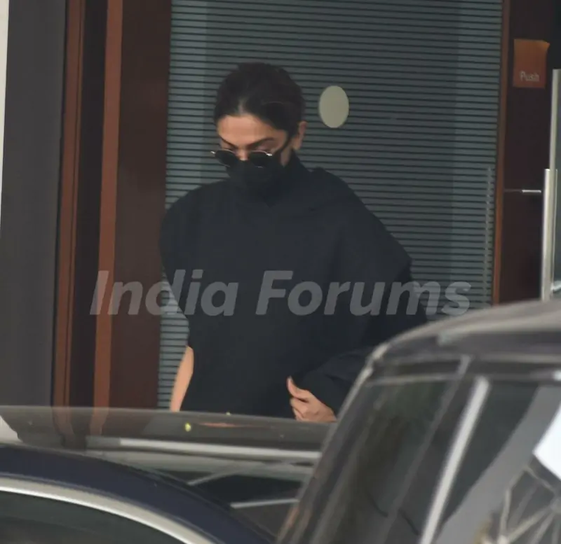 Ranveer Singh and Deepika Padukone return from New Year vacation!