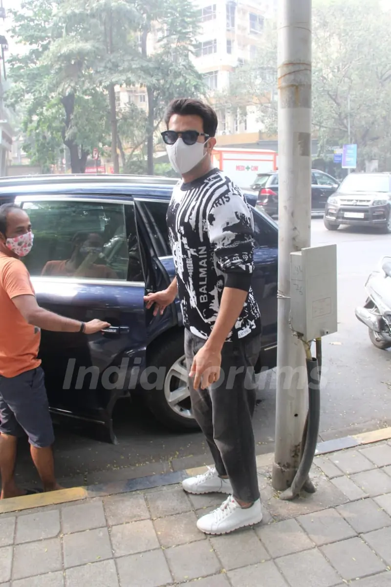 Rajkummar Rao snapped at Bandra