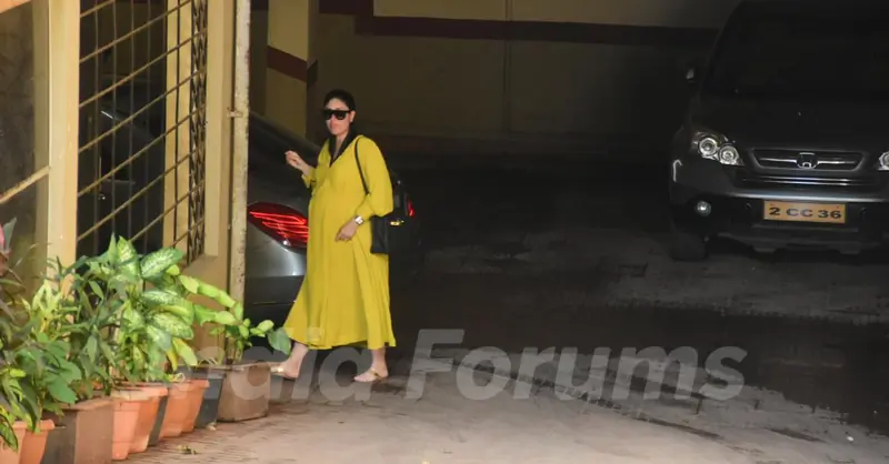 Kareena Kapoor snapped at Bandra