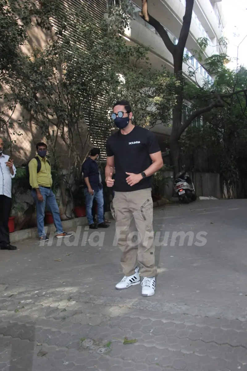 Ayushmann Khurrana snapped at Santacruz