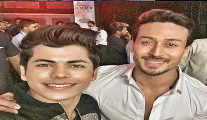 Siddharth Nigam and Tiger Shroff 