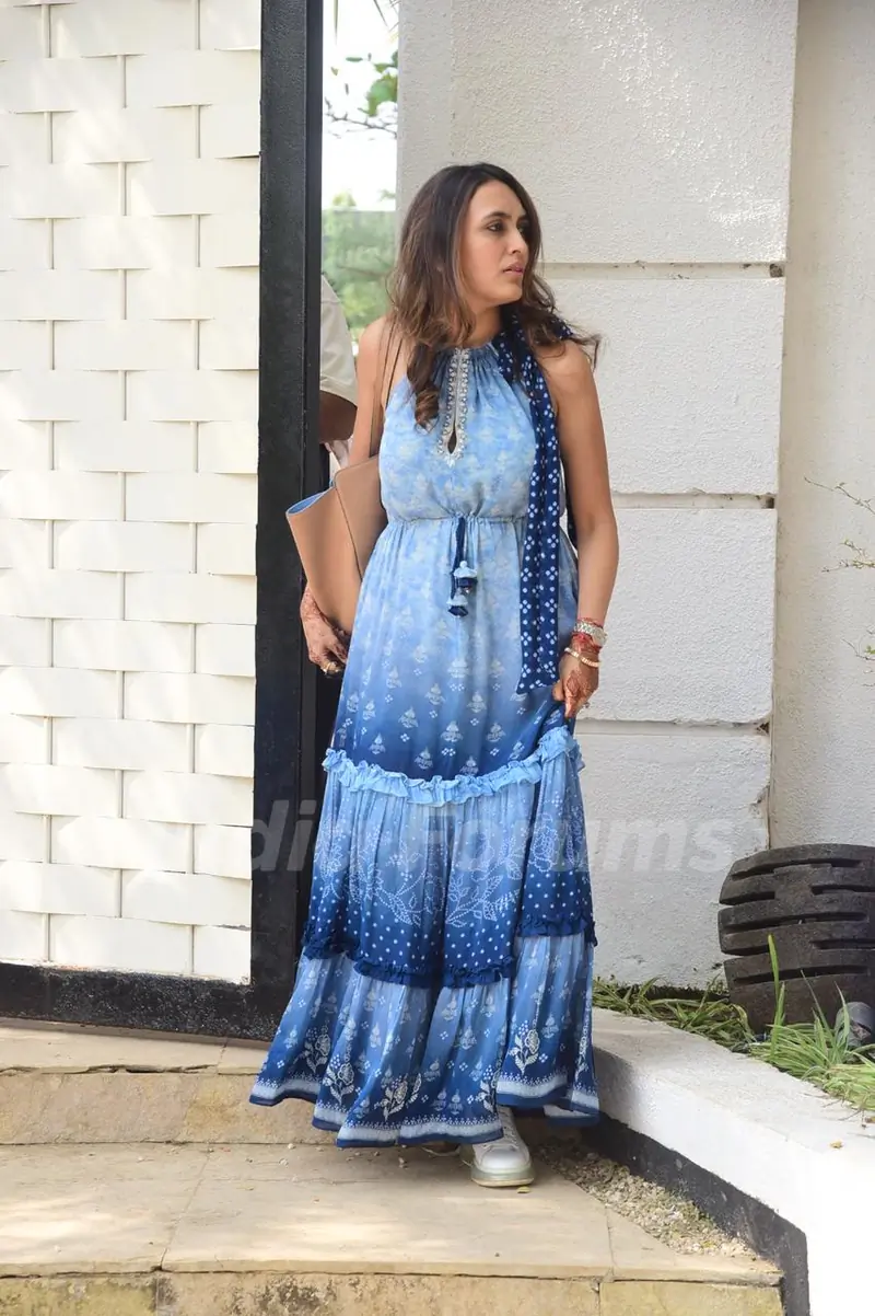 Varun weds Natasha: Dhawan and Dalal family snapped leaving from Alibaug