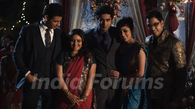 Mahi with their friends