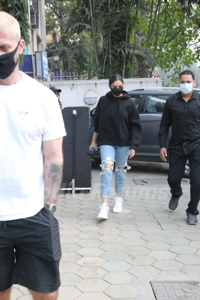 Deepika Padukone snapped at foodhall in Santacruz