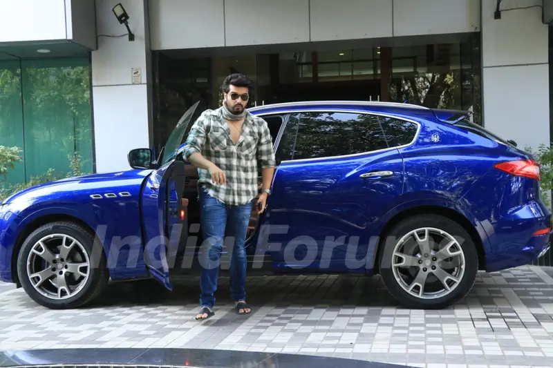 Arjun Kapoor snapped at Nikhil Advani's office in Santacruz