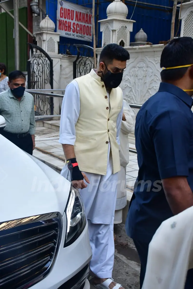 Abhishek Bachchan at Bunty Walia's farther's Chautha