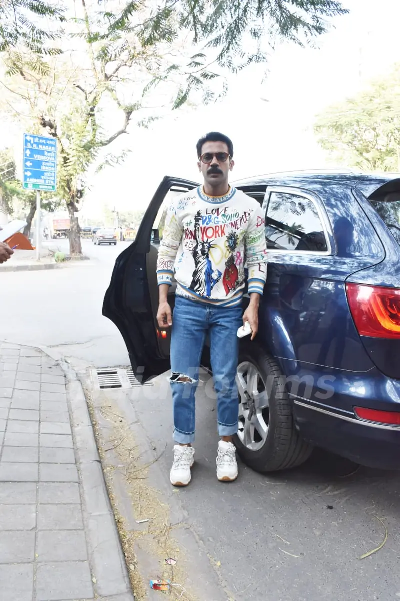 Rajkummar Rao snapped at Juhu
