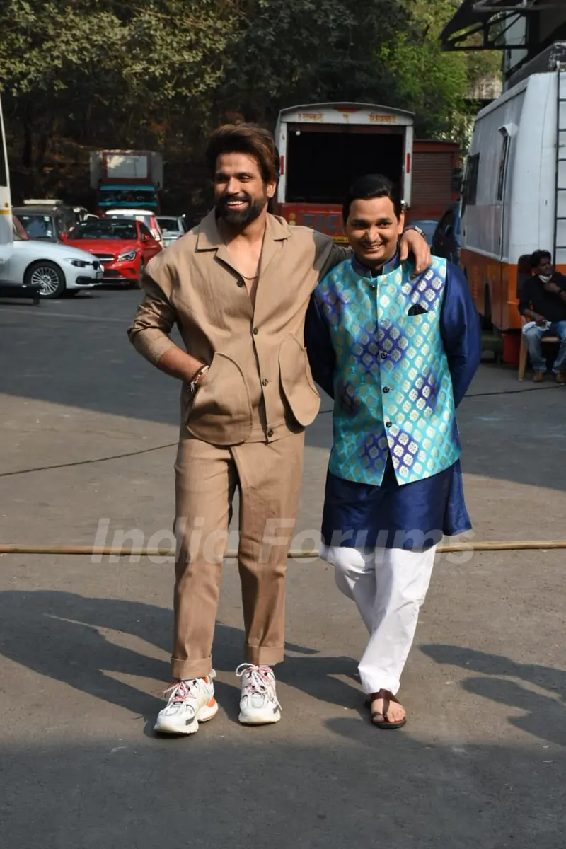 Rithvik Dhanjani and Paritosh Tripathi snapped behind the sets of Super Dancer Chapter 4