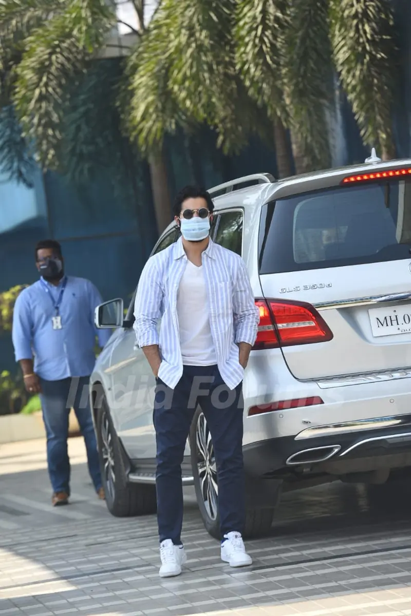 Varun Dhawan spotted at Sajid Nadiadwala office in Andheri