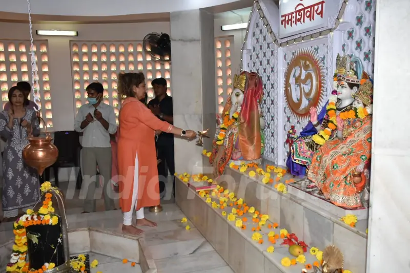 Rakesh Roshan and family attend Shivratri Puja in Panvel! 
