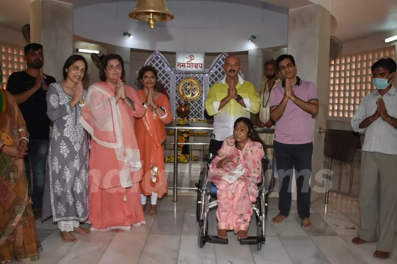 Rakesh Roshan and family attend Shivratri Puja in Panvel! 
