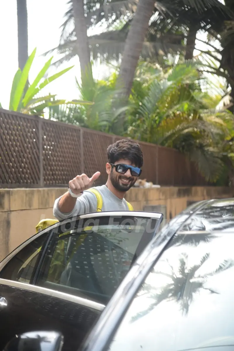 Shahid Kapoor snapped at Juhu
