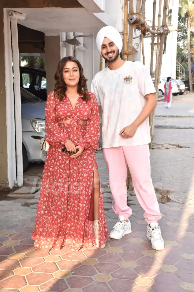 Neha Kakkar with husband Rohanpreet Singh snapped in Juhu...