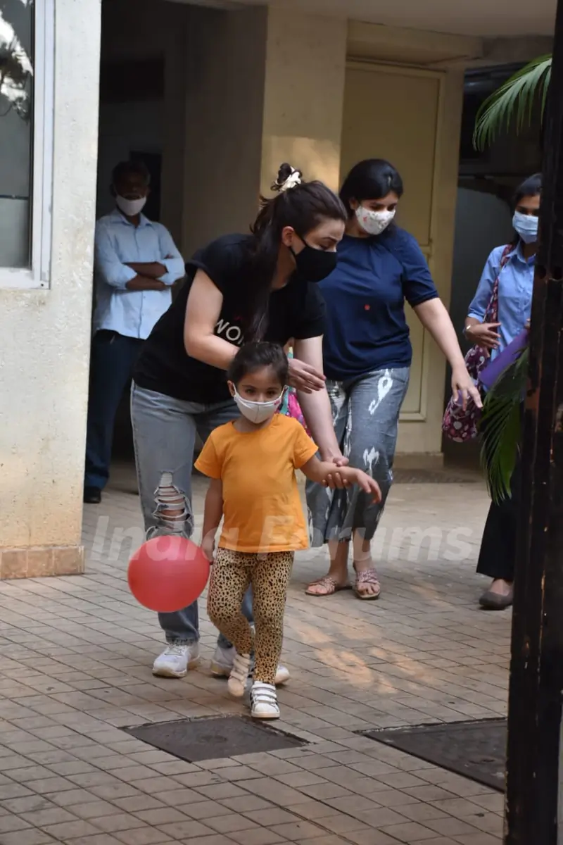 Soha Ali Khan with her daughter Inayaa at Bandra