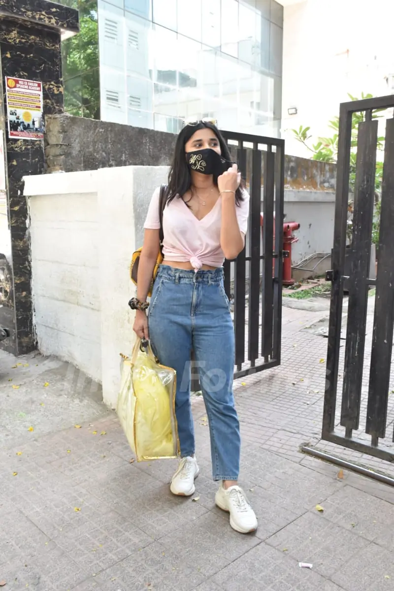 Kanika Mann snapped at a shoot in Andheri! 