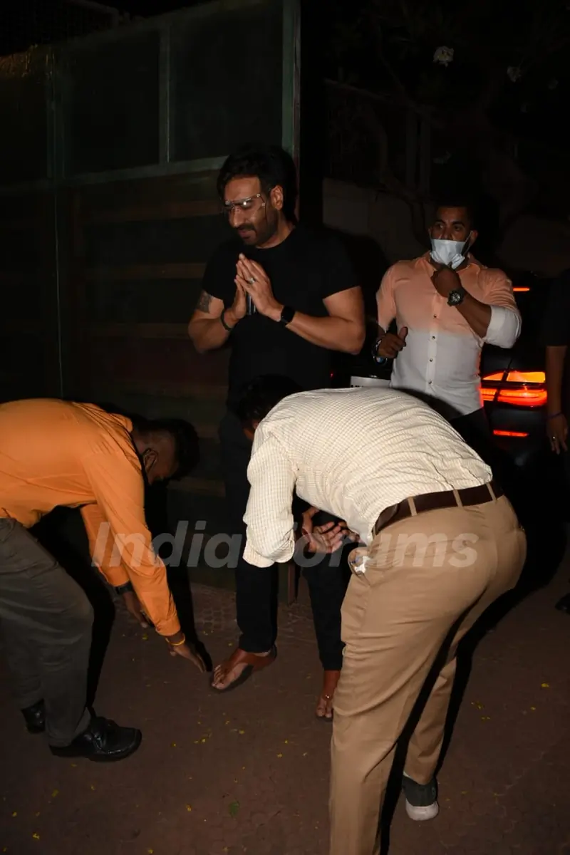 Ajay Devgn celebrates his birthday with fans
