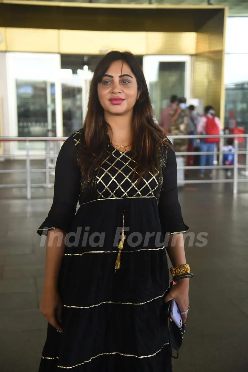 Arshi Khan spotted at airport