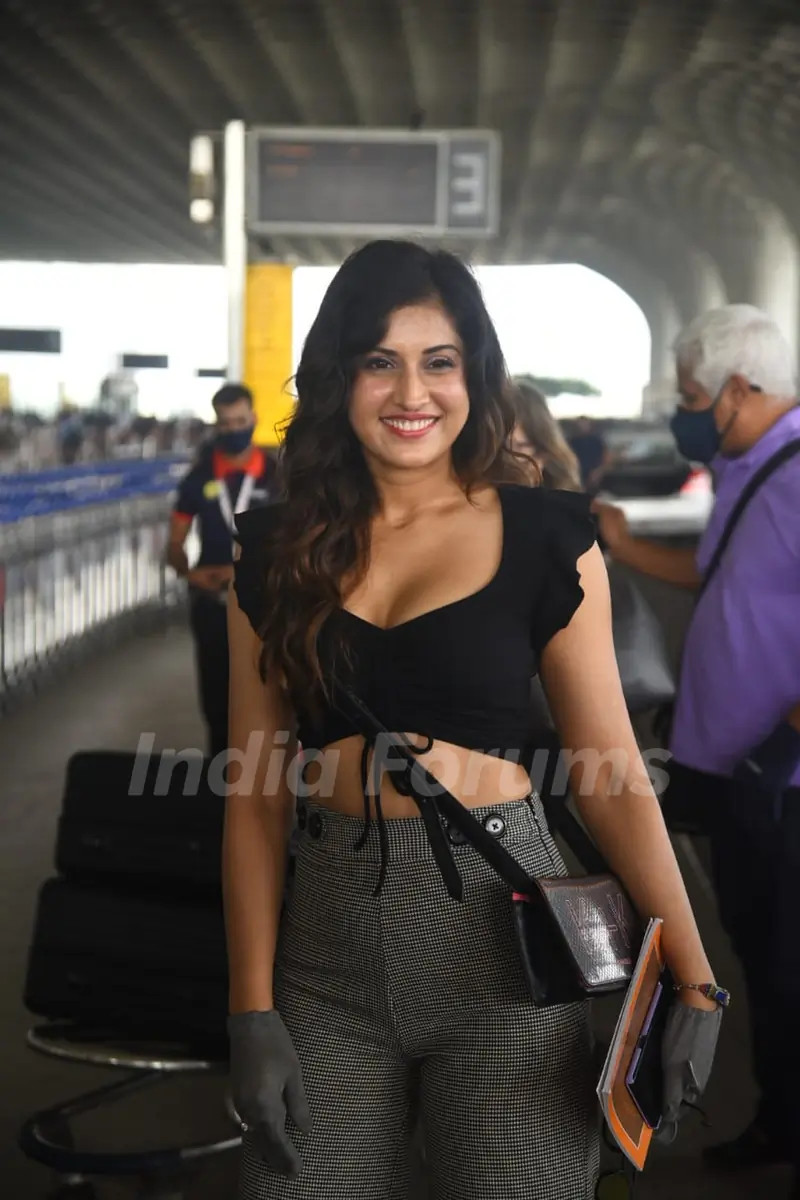 Divinaa Thackur snapped at airport