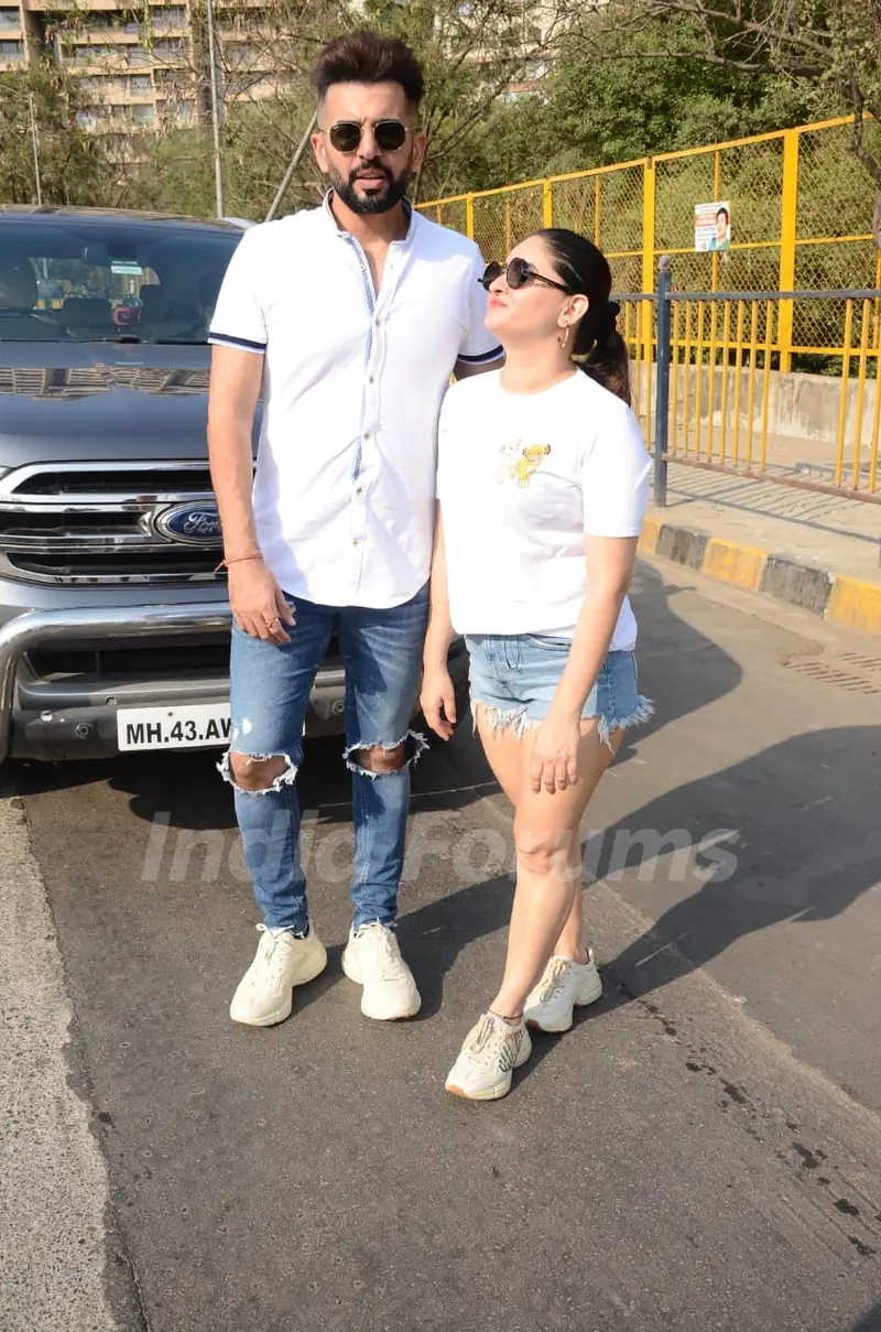 Jay Bhanushali and Mahhi Vij snapped at Versova, Andheri