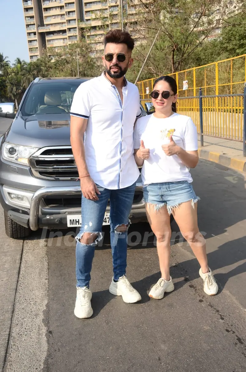 Jay Bhanushali and Mahhi Vij snapped at Versova, Andheri