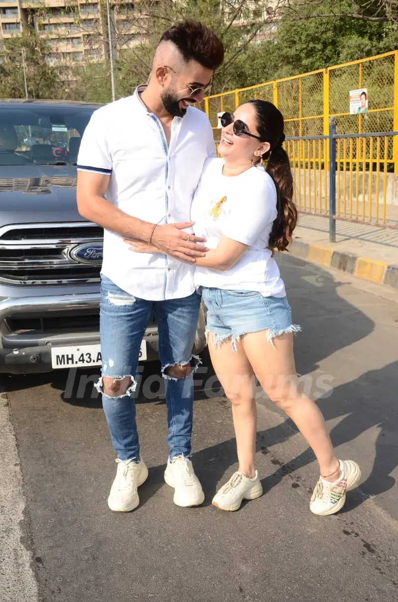 Jay Bhanushali and Mahhi Vij snapped at Versova, Andheri