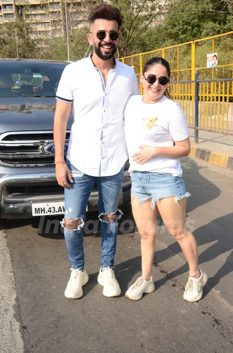Jay Bhanushali and Mahhi Vij snapped at Versova, Andheri