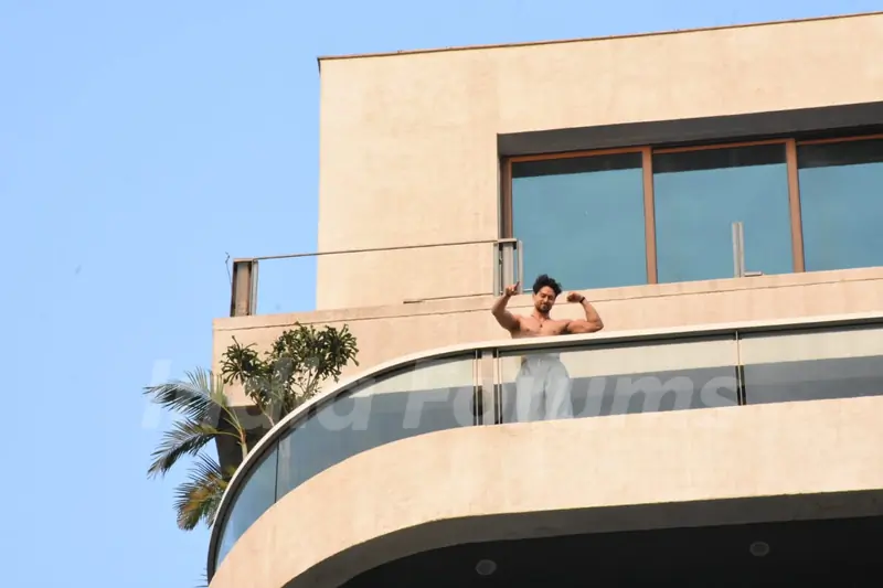 Tiger Shroff snapped flexing muscles in his balcony