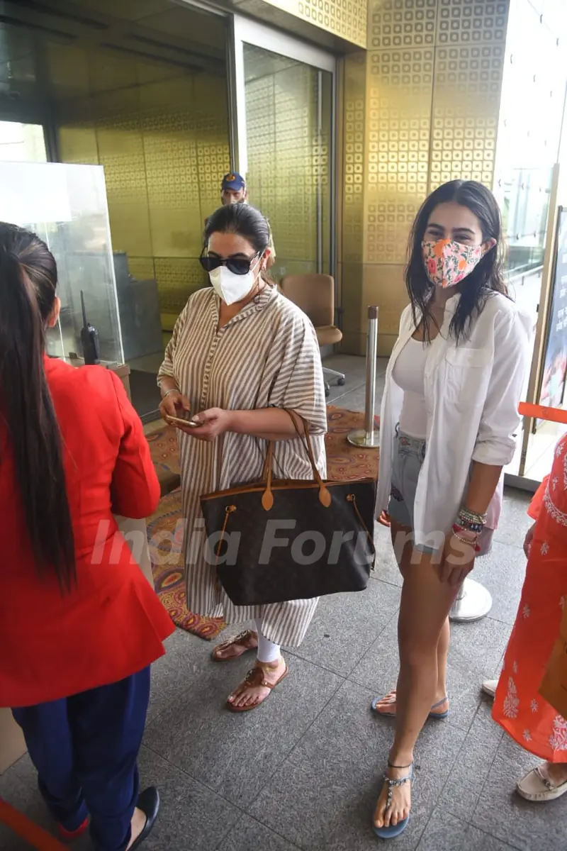 Sara Ali Khan and Amrita Singh snapped at airport