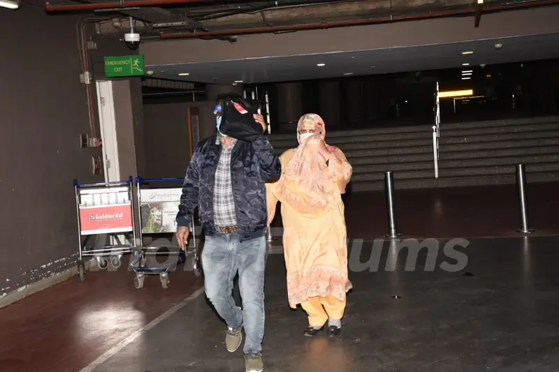 Hina Khan arrives at Mumbai airport